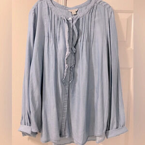 Khakis & Co XL women’s 100% Lyocell blue blouse. Crew neck button down w/ruffles